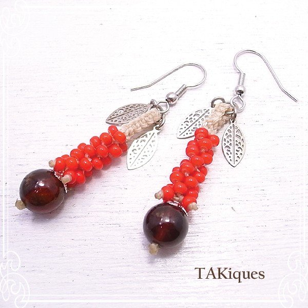 アンティークガラスビーズ(ホワイトハーツ)＆ヘソナイトマクラメピアス 天然石 ビンテージ //TAKiques