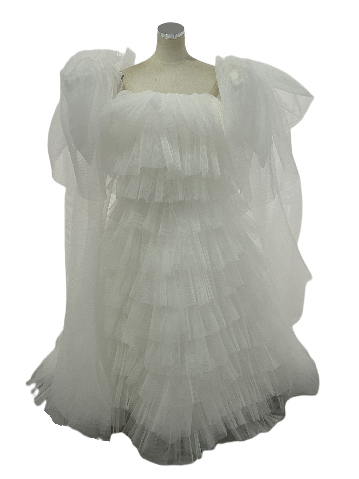 大好評中！ウエディングドレス ベアトップ リボン蝶 可愛い 柔らかく重ねたチュールスカート 前撮り