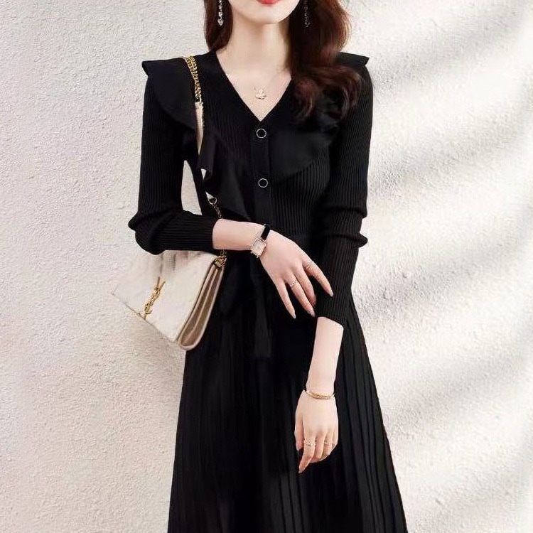 ワンピース フレアワンピース 膝丈 ひざ丈 膝下 袖あり 長袖 Vネック フレア かわいい 大人可愛い きれいめ シンプル カジュアル 上品 おしゃれ お洒落 大人女子 こなれ感 無地 春 秋 冬 5,340円