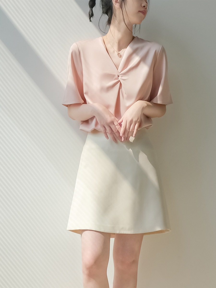 カットソー レディース 半袖 Vネック シフォン サテン かわいい 大人可愛い きれいめ シンプル カジュアル かっこいい こなれ感 無地 春 夏 二次会 ママ デート お出かけ ピンク トップス