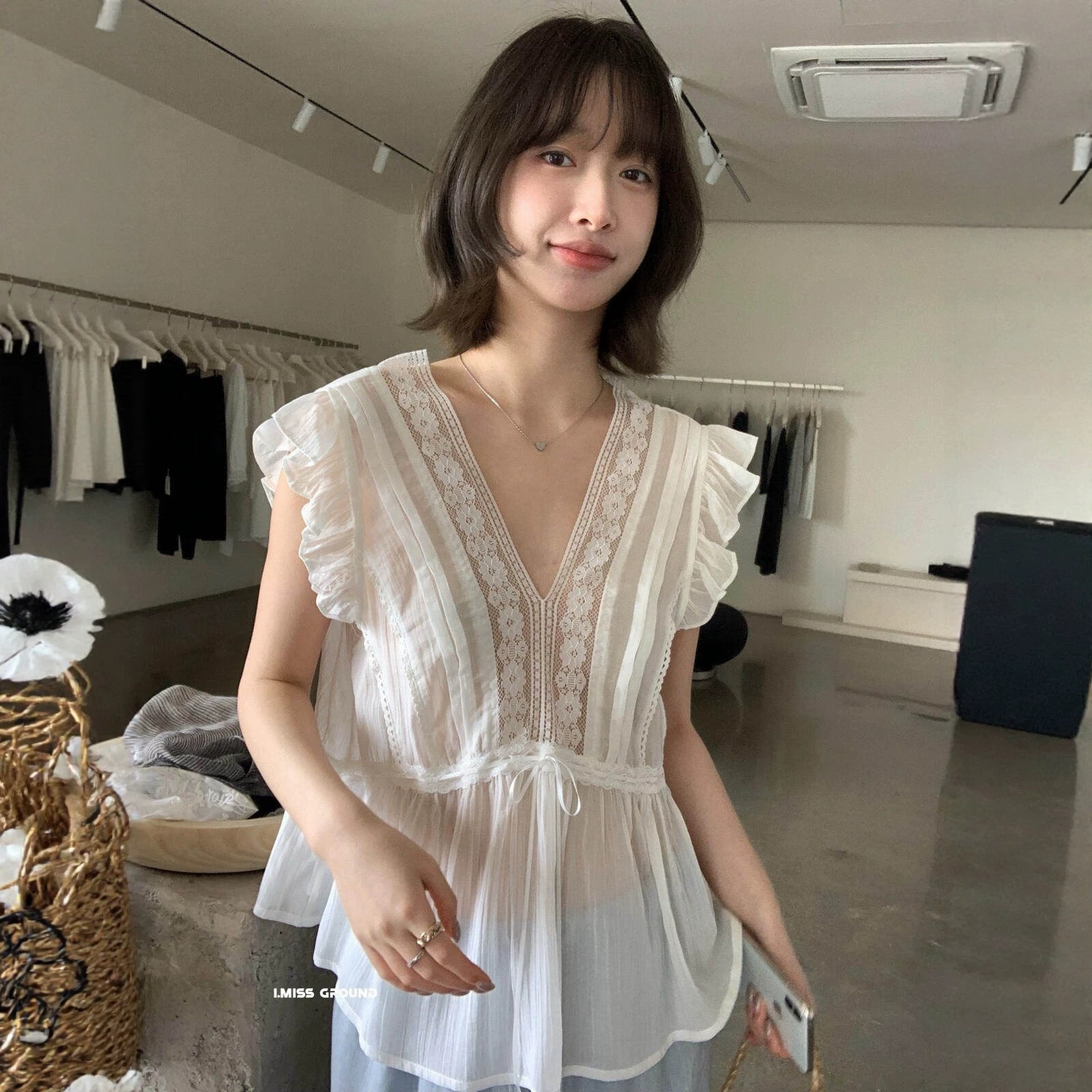 夏の韓国のシンプルなレースのスプライシング多用途ゆったり痩身 V ネックノースリーブトップス女性用 R81002