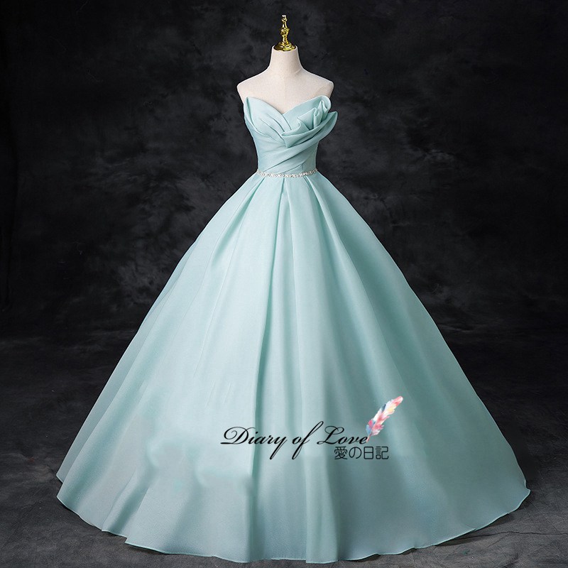 柔らかなカラーでお肌映りをより明るく魅せてくれます シンプルとエレガンスが融合した一着 10,588円