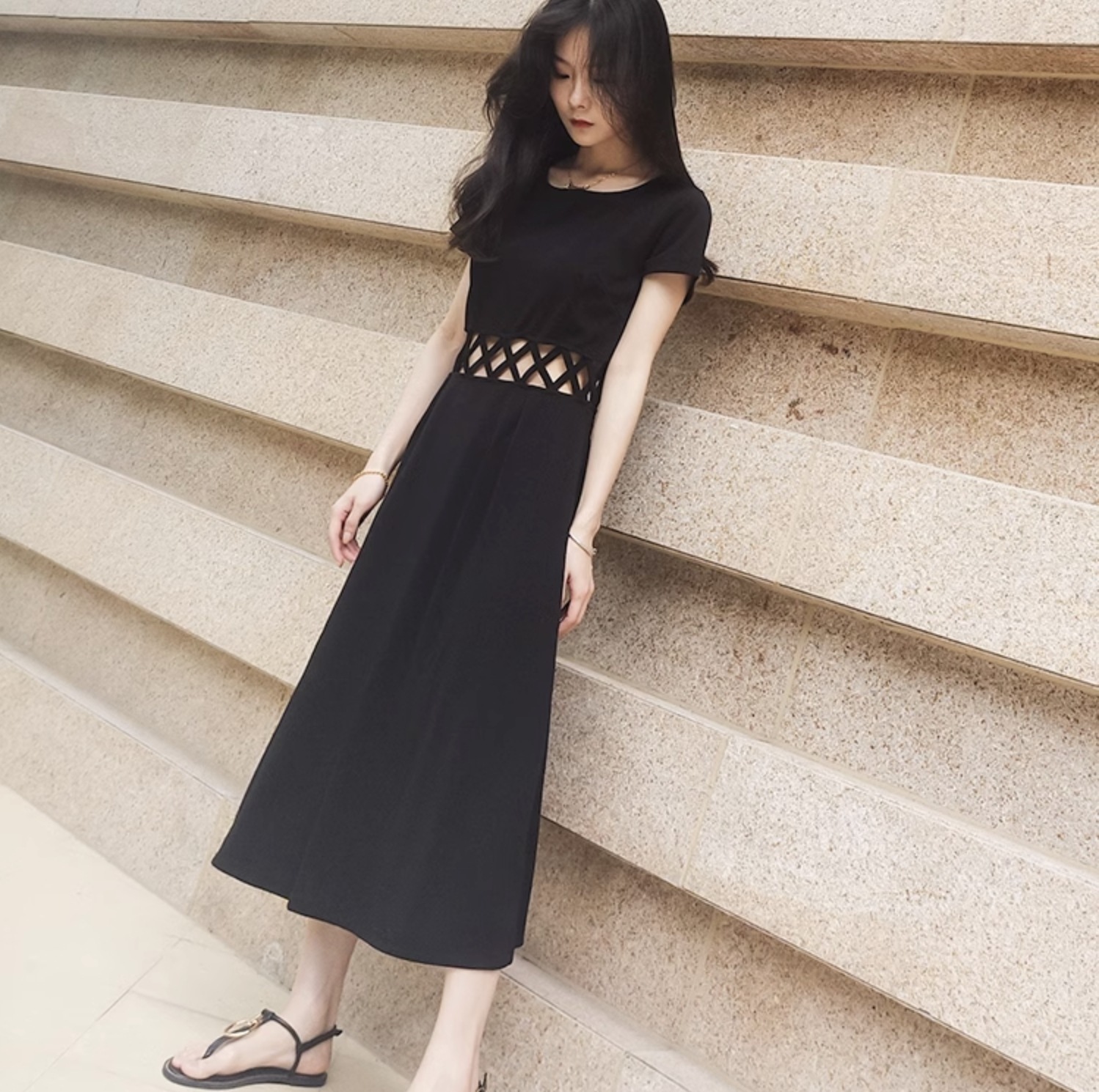 レディース ワンピドレス Tシャツワンピ フレアワンピース ロジスワンピ 個性的 夏服 ミモレ 袖あり 半袖 クルーネック 丸首 Uネック ラウンドネック フレア セミフレア Aライン ウエ