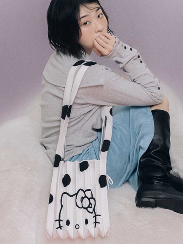 JOSEPH&STACEY公式 ニットバッグ Lucky Pleats Knit Crossbody M Dot Hello Kitty (ALL)