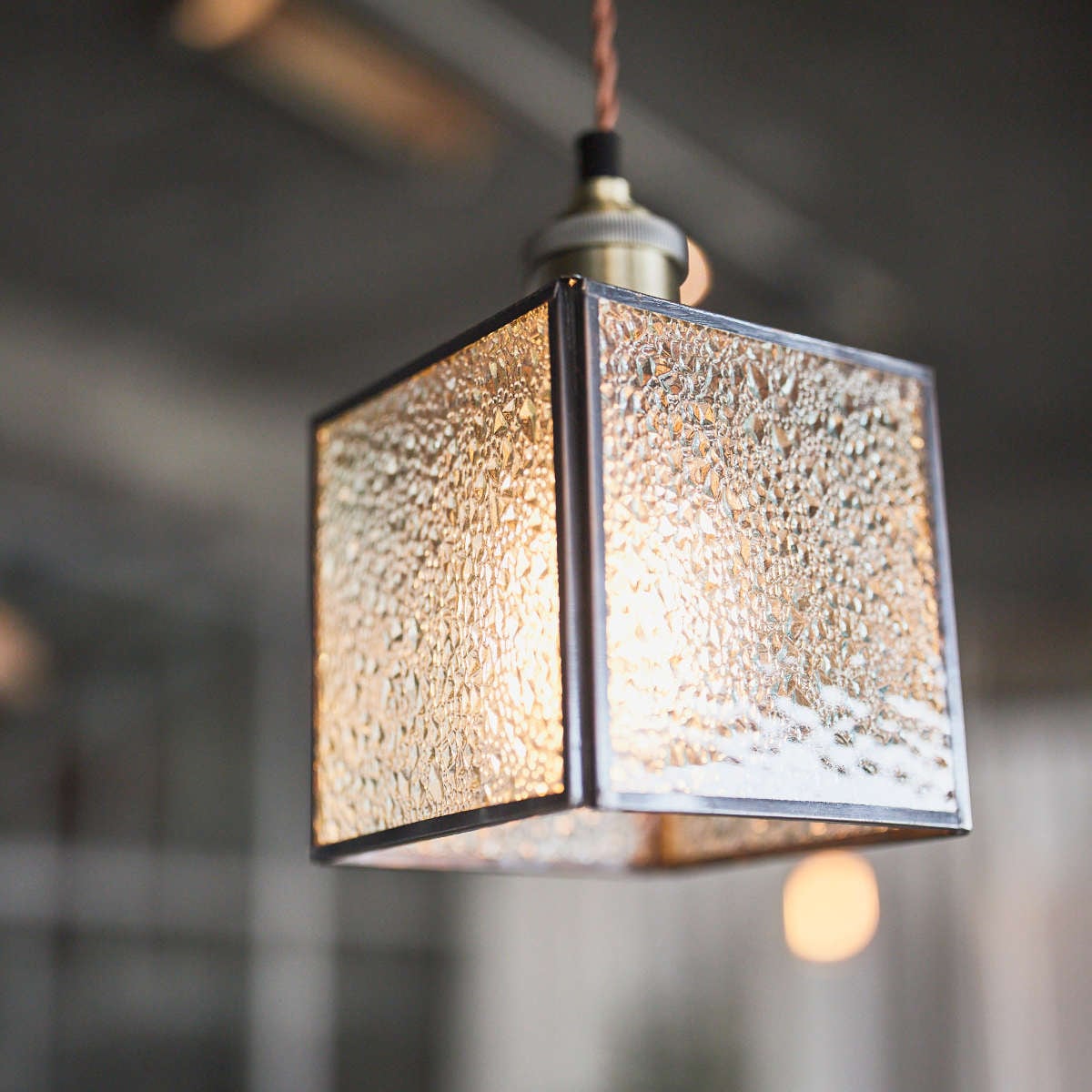 ペンダントライト ステンドグラスライト 四角 E26 ペンダントランプ 1灯 天井照明 ペンダント照明 間接照明 シーリングライト 電球付き ガラス ハンギング ライト ランプ 吊り下げ