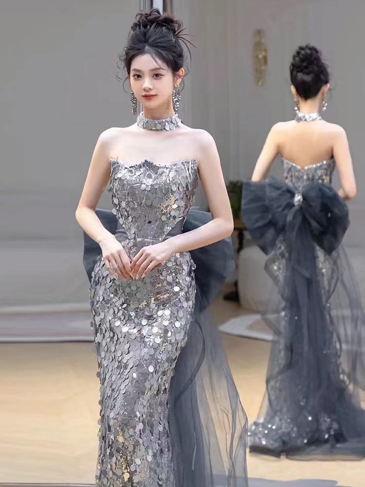 キラキラ銀色のスパンコール気質のタキシード女性司会者の高級贅沢な宴会婚約フランス式魚尾敬酒服