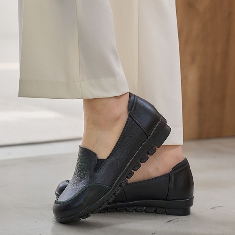 [Ninas Paris] エンブロイダリーポイントカウハイドローファー 5,431円