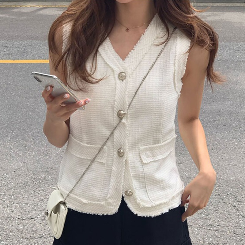 レディース トップス ベスト デニム 袖なし ノースリーブ Vネック ボタンダウン ブルーデニム かわいい 大人可愛い シンプル カジュアル おしゃれ かっこいい こなれ感 ラフ スポーティー 5,638円