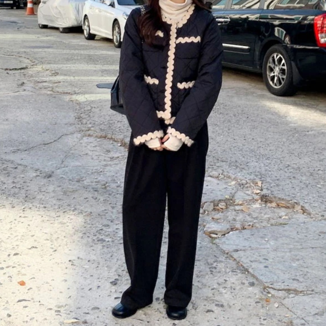 ショート丈 キルティング アウター コート ブルゾン ジャケット 上着 ジャンパースカート ショート ラウンドネック 襟なし 前開き かわいい 大人可愛い おしゃれ お洒落 レトロ こなれ感 ラブリー