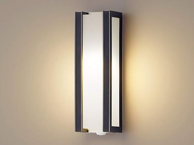 他サイト： パナソニック LED 玄関灯 ポーチライト 縦型 明るさセンサー 人感センサー付 電球色 HH-SF0012Lの商品画像