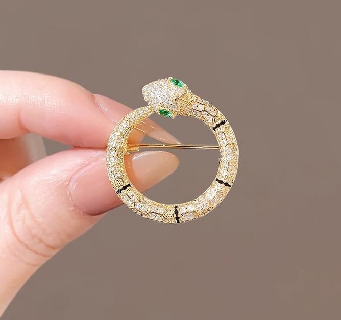巳年 ブローチ スネーク セレモニー レディース メンズ おしゃれ かわいい 胸飾り ラインストーン キラキラ ヘビ型 リング ハイエンド スーツジャケット コート アクセサリー