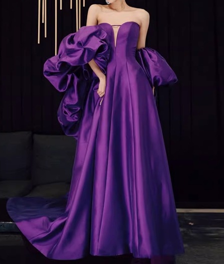 カラードレス パープル ベアトップ フレア袖 優雅なシルエット 披露宴