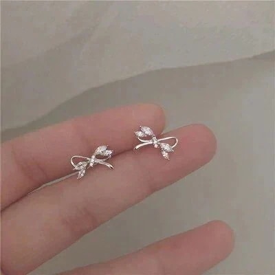 の耳元をおしゃれにのピアス純銀リボンジルコンダイヤモンドピアス女性の甘い雰囲気シンプル