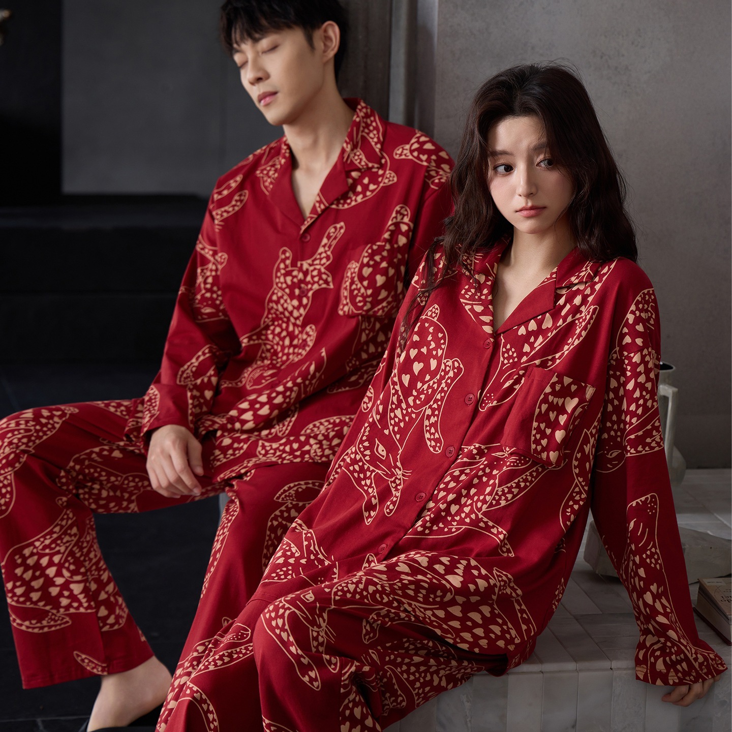 赤いカップルパジャマメンズ春秋純綿長袖カジュアル快適なホームウェアセットレディースセット