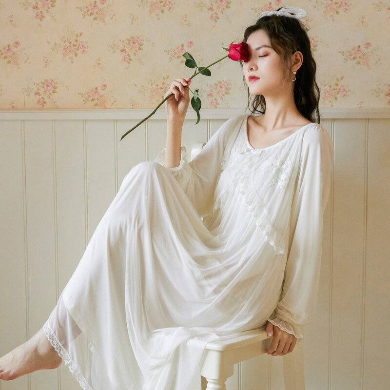 ホワイト レディース　パジャマ　長袖　ルームウェア レディース ナイトウェア ナイトドレス　春秋　ガウン　コットン　ポリアミド94.2％ かわいい　ホームウエア　女性