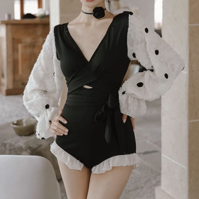 ワンピース水着 モノトーン ボリューム袖