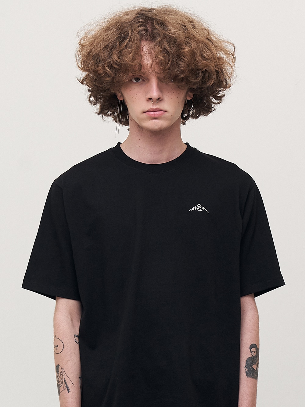 マウンテンニードルワークTシャツ（ブラック）