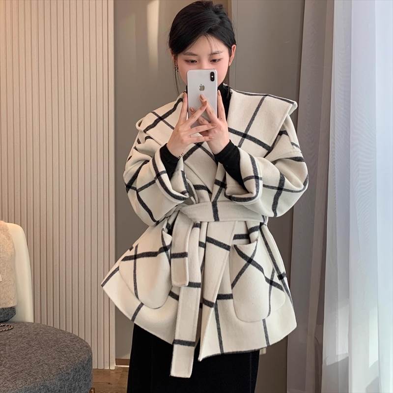 アウター チェックコート ミディアム 長袖 フード フェミニン 前開き ツイード ベルト付き 大人可愛い おしゃれ レトロ ガーリー クール モード系 エレガント モダン 主役級 存在感 ラブリー キ