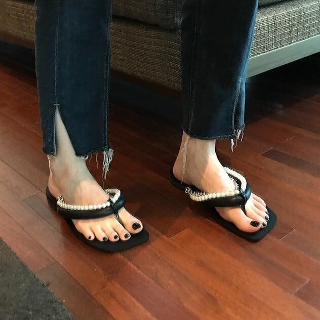 レディース トング サンダル フラットサンダル イージーサンダル ビーチ ぺたんこ オープントゥ ローヒール PU パール チェーン 軽い かっこいい カジュアル 流行り 上品 きれいめ シンプル l 5,005円