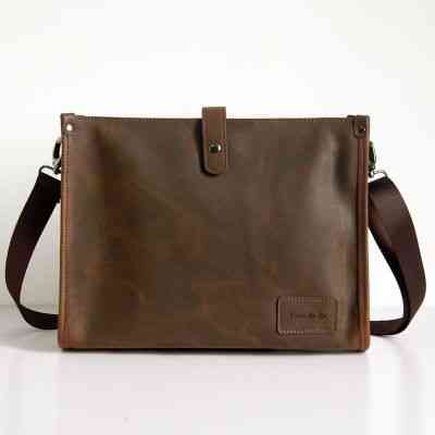 ショルダーバッグ メンズ 大きめ かっこいい 春 縦型 小さめ トートバッグ 多収納 30代 40代 秋 おしゃれ 革 冬 2WAY ブランド 本革 50代 大人 鞄 黒 レザー ボディバッグ 軽量