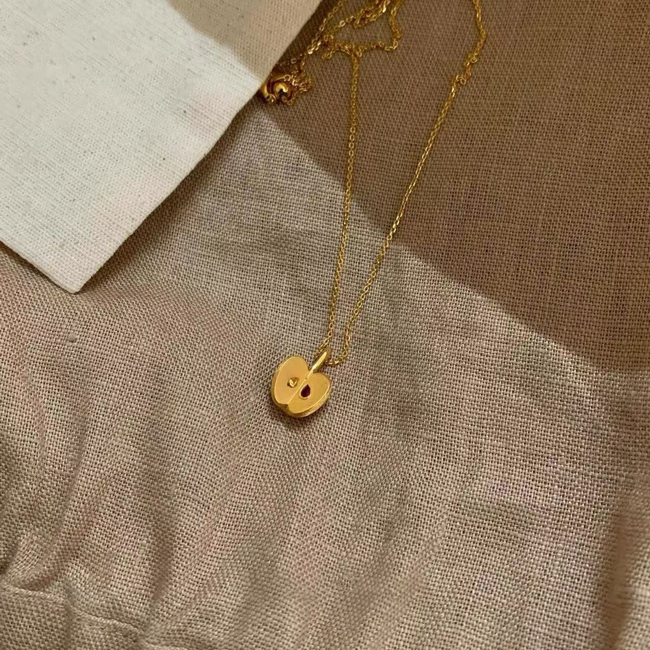 S925スターリングシルバーアンティークゴールドブラッシュクリスマスアップルネックレスマイクロインレイ付き絶妙な秋/冬用高級ファッションセーターチェーン