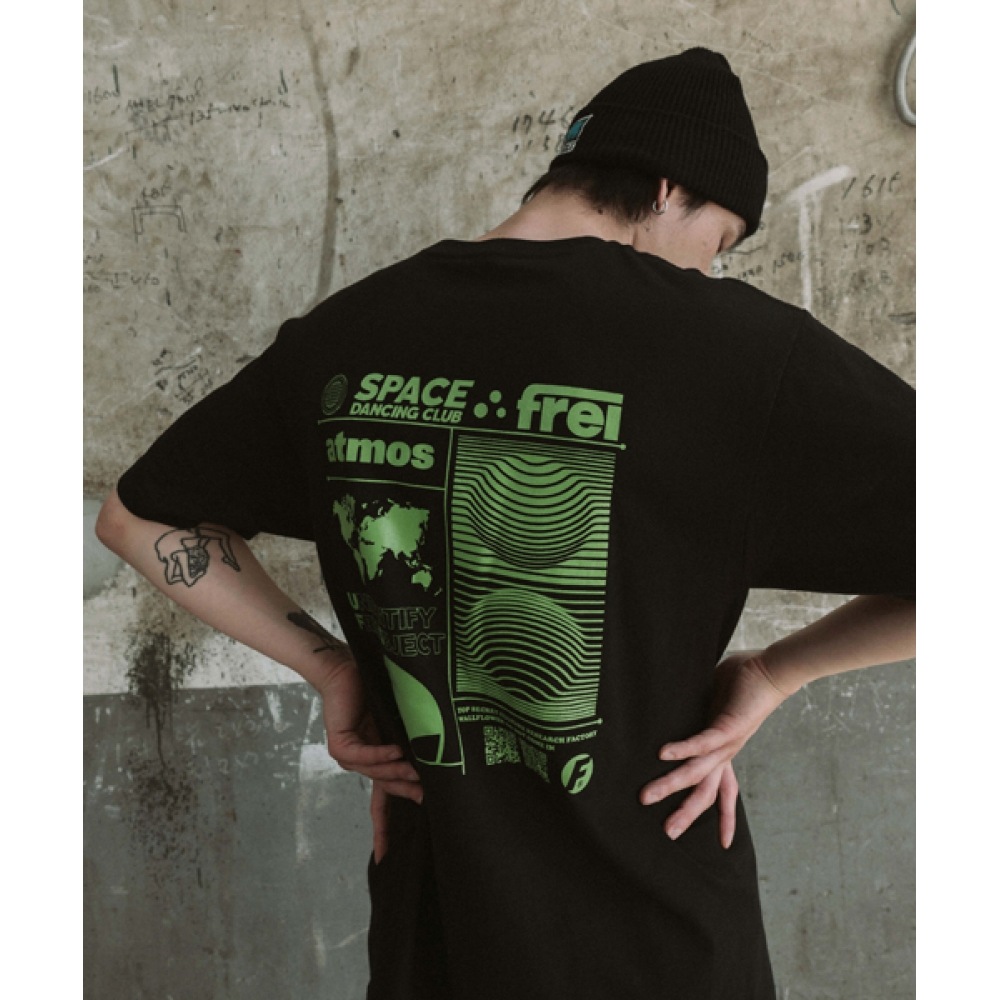 フレイフライ X アトモスポスター Tシャツ (ブラック)