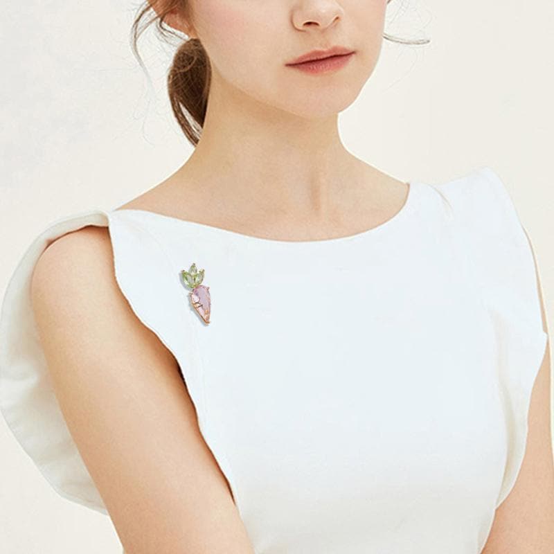 ブローチ クリスタル キャロット ラペルピン レディース おしゃれ 大人かわいい カラー ピン 小さい ブラウス ピン ジャケット セーター 固定服 襟 ボタン