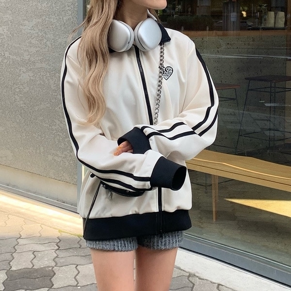 アウター ジャケット ジップ サイドライン スタンドカラー ハイネック 刺繍 ドロップショルダー 長袖 大人可愛い スポーティー お洒落 こなれ感 普段使い