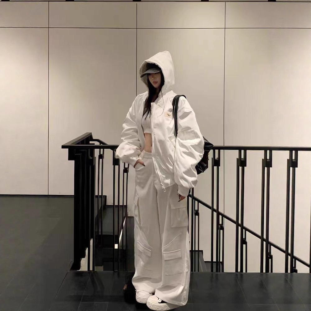UV カット 無地 冷感素材 おしゃれなハイセンスカジュアルスポーツセットアップ（女性用秋冬向け）ゆったりとしたスタイリッシュなスウェットシャツとワイドレッグパンツの2点セット