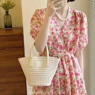 【2025新作入荷】半袖ワンピース フレア バイカラー花柄 パフスリーブ レディース ファッション 個性的 Vネック ハイウエスト レトロ 清楚 ロング ミモレ