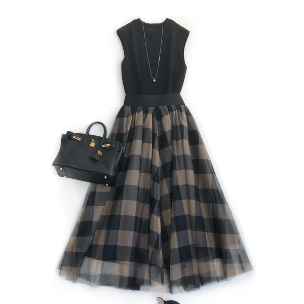 【人気高い】 ユニークなデザイン エレガント ノースリーブ ラウンドネック Ｔシャツ スカート ギャザー チェック柄 2点セット