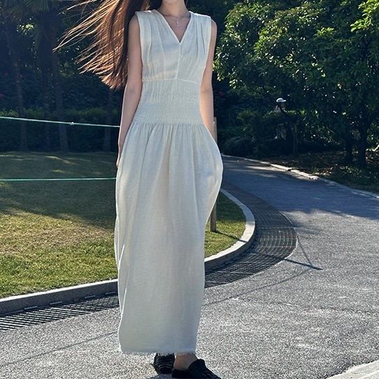 ワンピース ロングワンピース ロング丈 袖なし ノースリーブ Vネック ウエストマーク かわいい 大人可愛い きれいめ シンプル カジュアル 大人 上品 おしゃれ かっこいい 大人女子 こなれ感