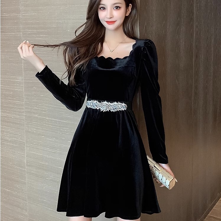 ヘップバーンスタイル ベルベットドレス ベルト付き ワンピース 高級 ミディアム丈 長袖 スクエアネック ベロア かわいい 大人可愛い きれいめ シンプル カジュアル 大人 上品 おしゃれ お洒落