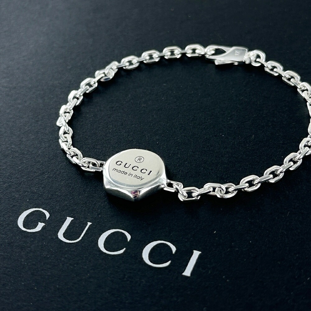 GUCCI ショッパー付き グッチ チェーンブレスレット ロゴプレート