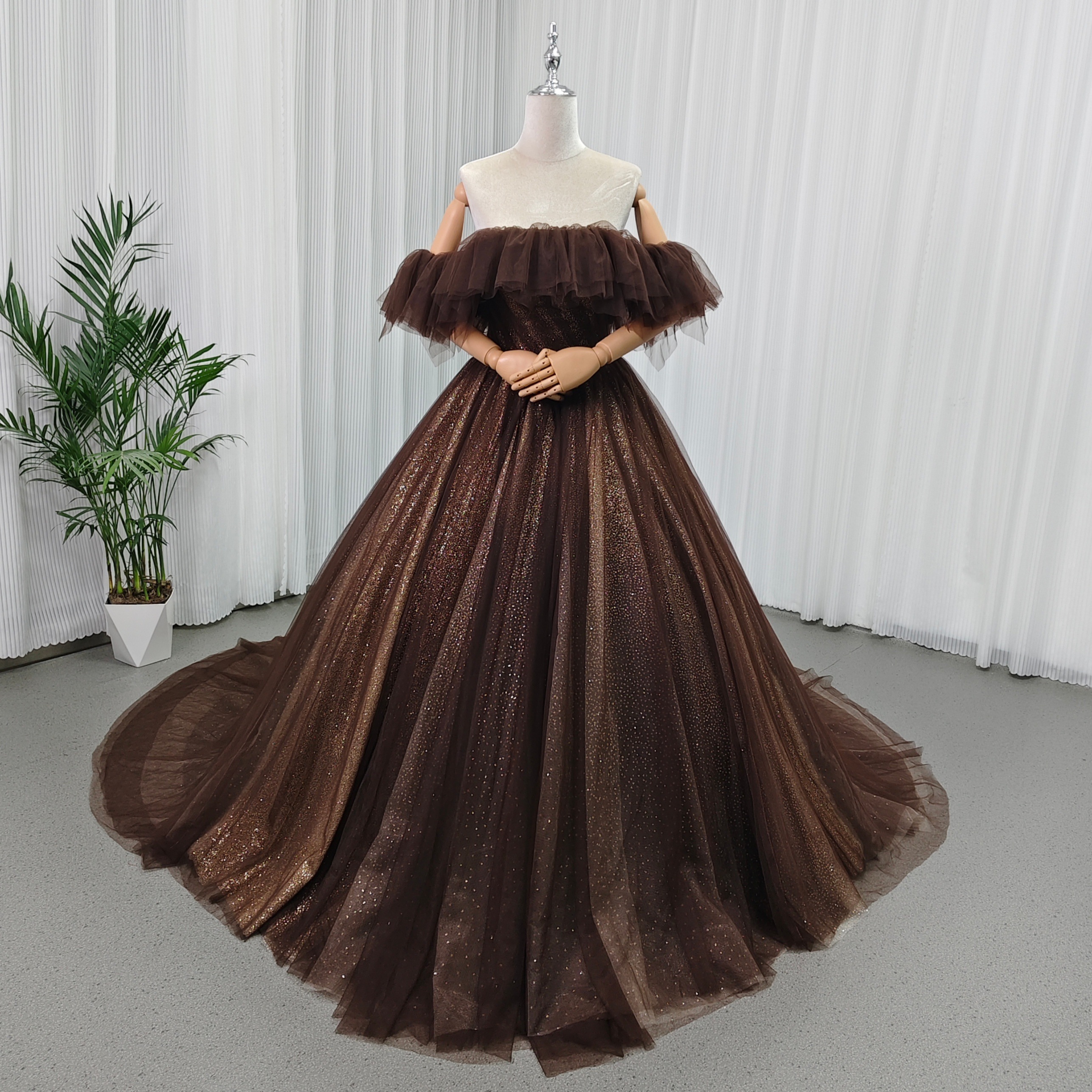 カラードレス ブラウン グラデーションドレス シークインチュール オフショルダー 華やかなトレーン 花嫁