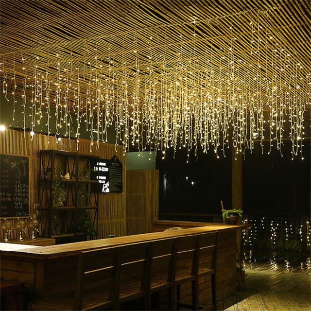 【新品開催 】LEDイルミネーションライト 10M　400球 カーテンライト クリスマスライト ストリングライト 8点灯パターン　ガーデン 植込み 玄関 ベランダ 軒下 屋根 壁面 柱 花壇飾りライト