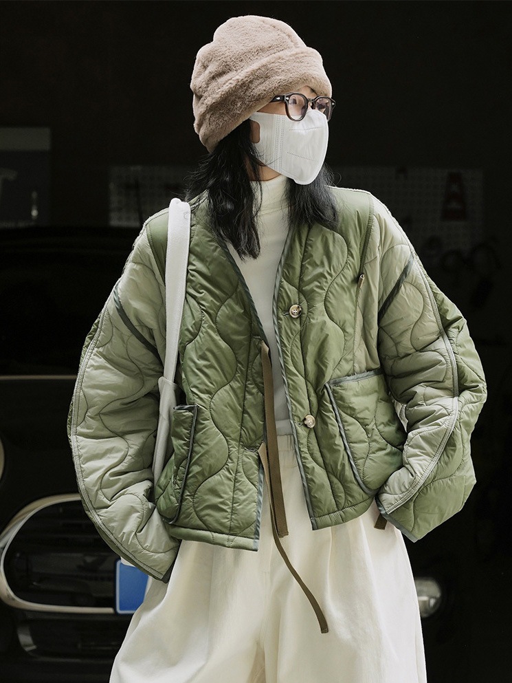 冬の新型日系街頭デザイン感が色にぶつかって綿の服がゆったりしています