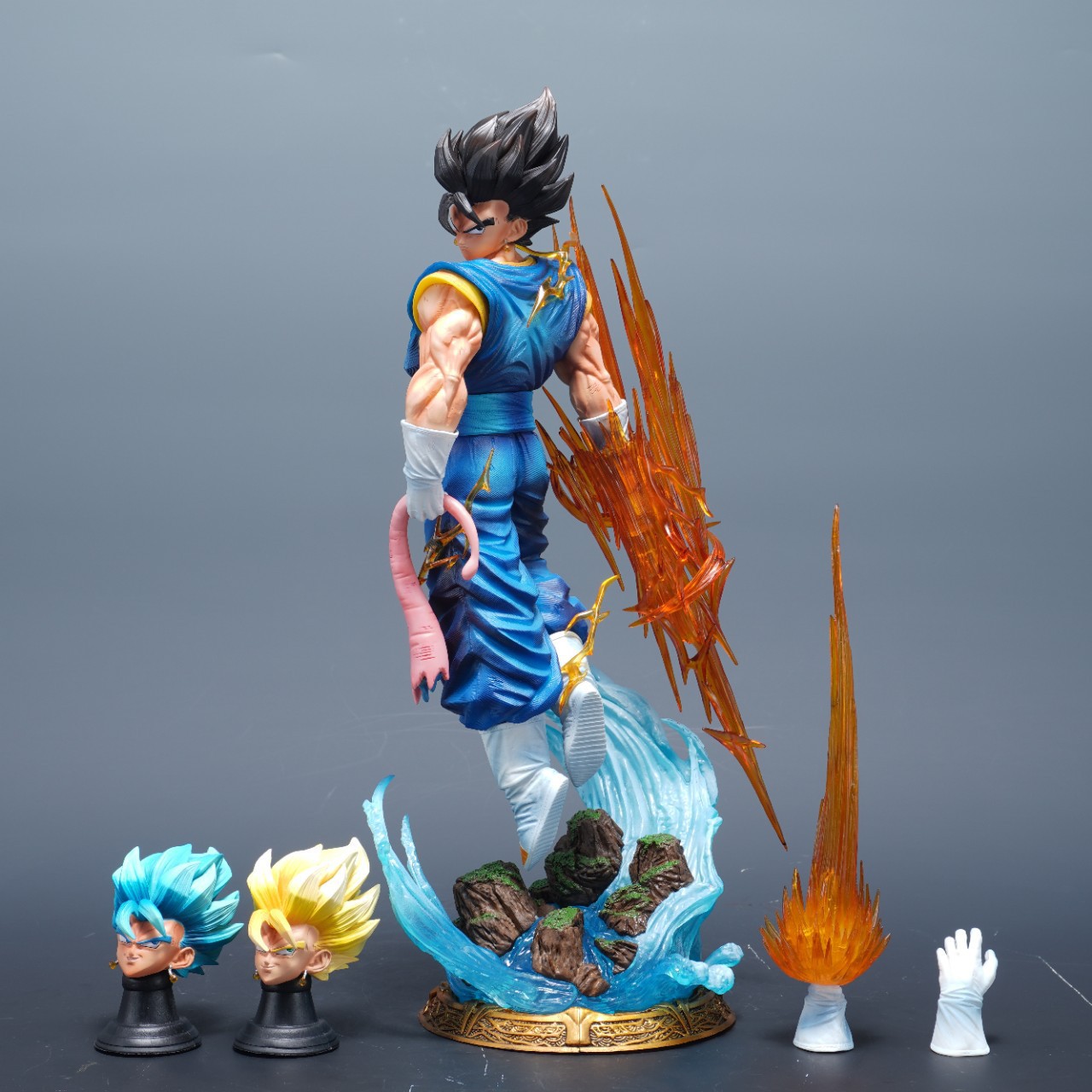 ドラゴンボール2次元デスクトップ置物彫像2世代雲起ベギット原色フィギュアでアニメグッズをプレイ