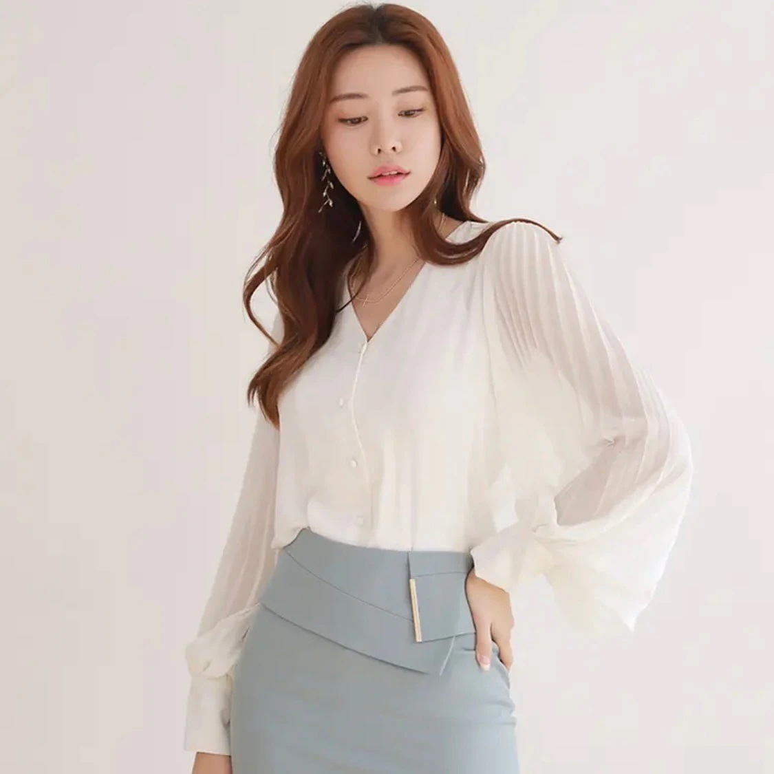 ネックシフォンブラウス トップス ブラウス 袖あり 長袖 ボリューム袖 Vネック プリーツ シフォン 前開き ポリエステル かわいい 大人可愛い きれいめ シンプル カジュアル 大人 上品 6,698円