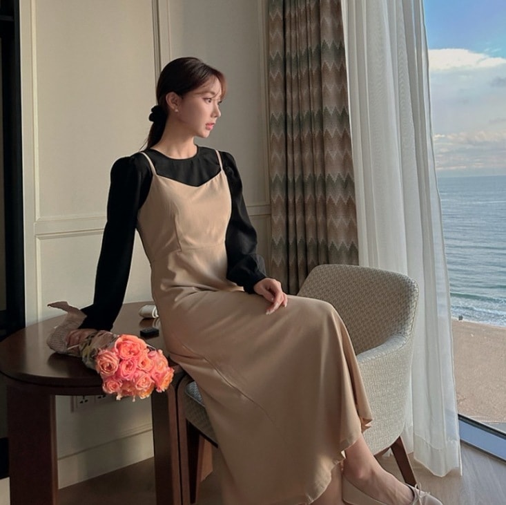 シフォン生地 フェミニンシャツ トップス Tシャツ シャツ カットソー プルオーバー 袖あり 長袖 パフスリーブ Uネック ラウンドネック ストレート Iライン シフォン ふわふわ かわいい 10,611円