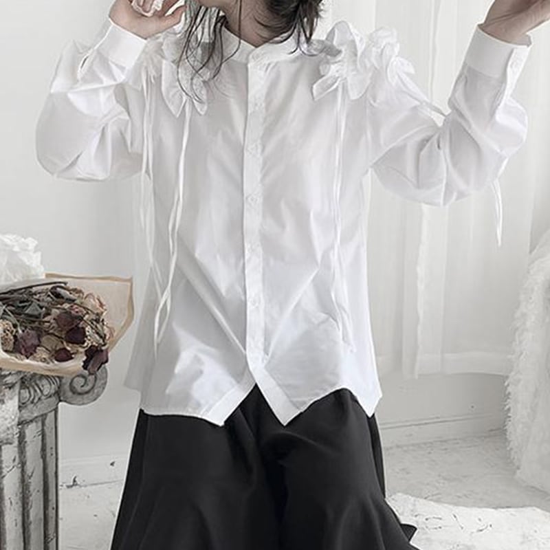 女性の長袖シャツファッション春の新しいトレンド蓮の葉肩菌レース長袖シャツ女性の個性カジュアルワイルドソリッドカラー女性のシャツ流行のファッションシャツ