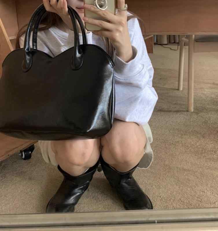 レディースバッグ ショルダーバッグ 肩掛け 斜め掛け ハンドバッグ 手持ち 女性 かわいい 秋 冬 韓国 レトロ レッド ポータブル ショルダー クロスボディバッグ 黒 PUレザー シルバー ブラック