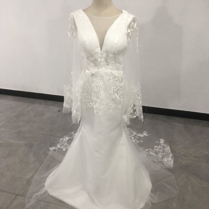 輝きな光彩を放つ ウエディングドレス ソフトチュール ビスチェ3D立体レース刺繍 華やかなトレーン/結婚式/披露宴