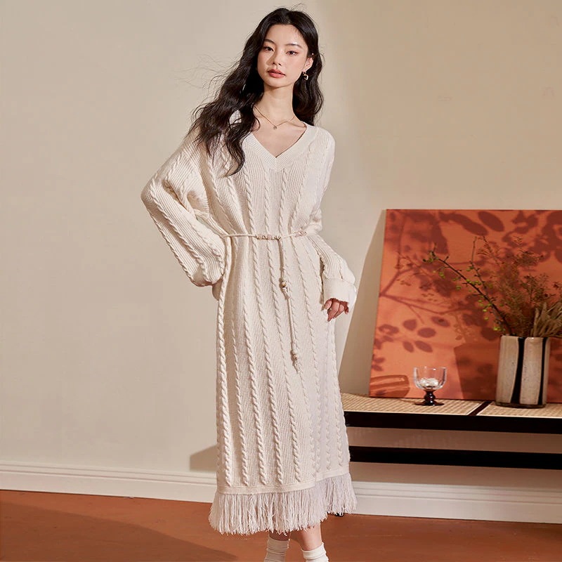 【急速出荷!】流れるセーターのドレスの長いセクションのアプリコットVネックニットドレス女性2025秋と冬の新しい怠惰な風ワンピース ワンピースレディース ドレス ロングワンピース ニットワンピース ワ