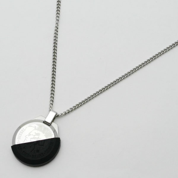 ブレイブマン×メタル ラバーモチーフ ペンダント ネックレス ブラック/シルバー DX0471040 7,992円