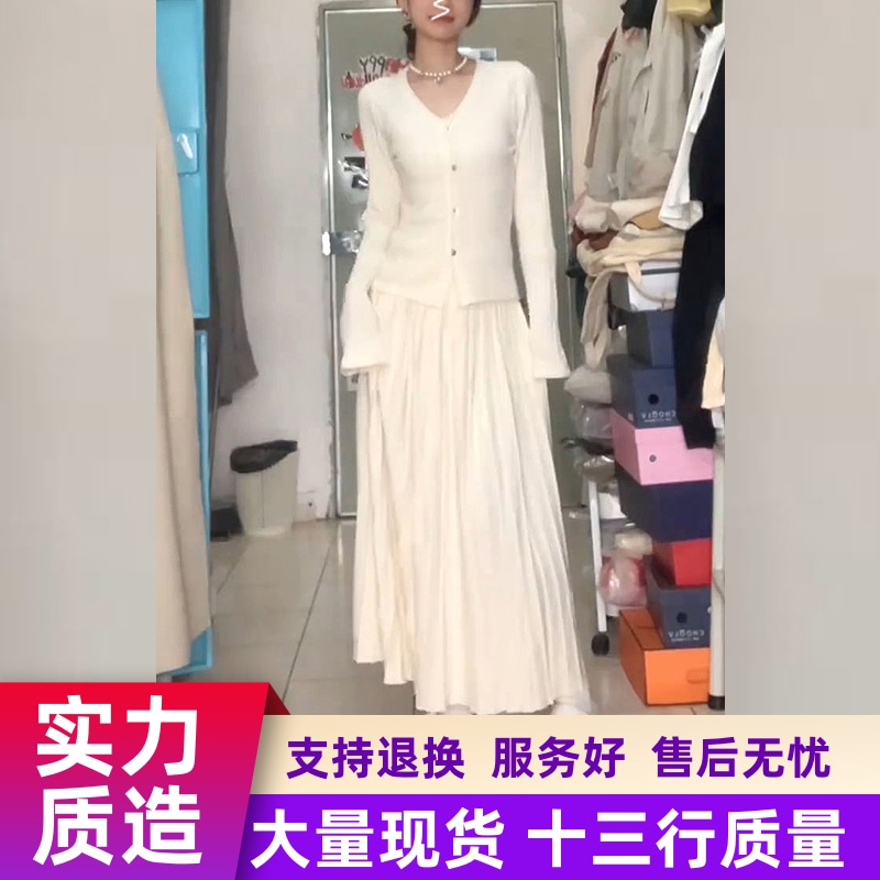 フレンチスタイルは春先のロングスカート一式を着用しますXiaoxiangヘップバーンスタイルの女性用ニットインナードレスV26
