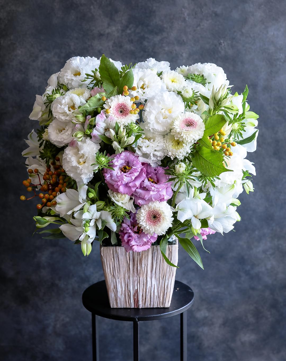 お供え 花 アレンジメント デザイナーおまかせお供えアレンジメントフラワー 急なお供え花に対応いたします！生花 枕花 お盆 新盆 旧盆 命日 月命日 葬儀 仏花 供花 法要 お悔み 四十九日 ギフト