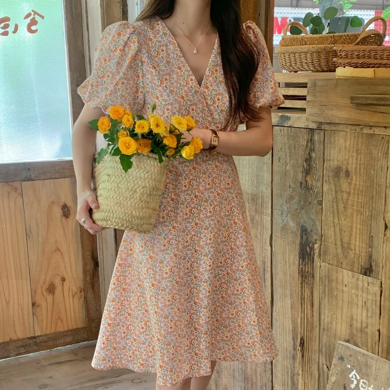 ワンピース フレアワンピース 膝丈 ひざ丈 袖あり 半袖 パフスリーブ Vネック ウエストマーク かわいい 大人可愛い きれいめ シンプル 大人 おしゃれ お洒落 大人女子 こなれ感 ラフ ラブリー