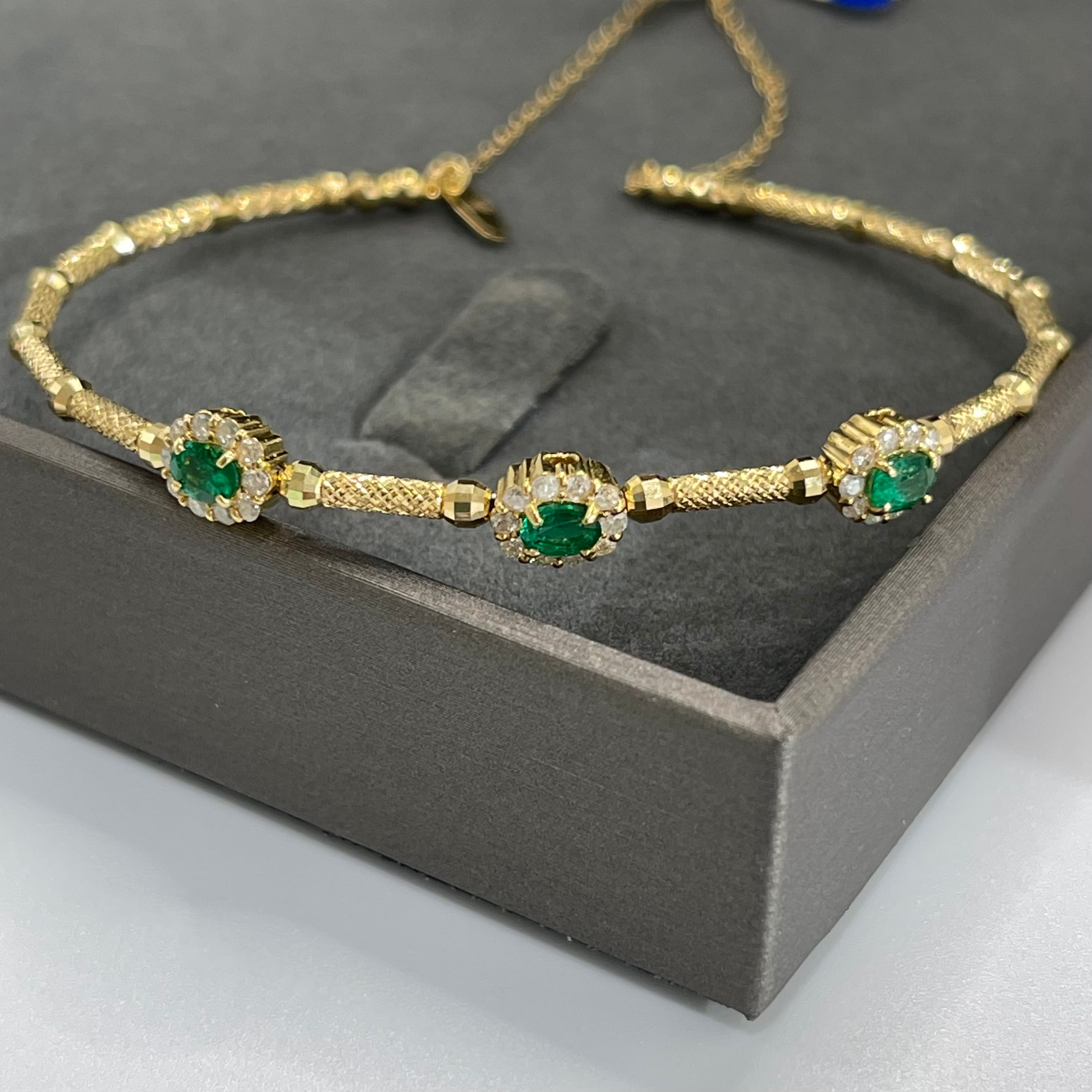 新品　K18イエローゴールド　エメラルドブレスレット　ジュエリー　天然エメラルド　0.5ct　天然ダイヤモンド　0.3ct　ノンオイル　高級　ゴージャス　B455230701009