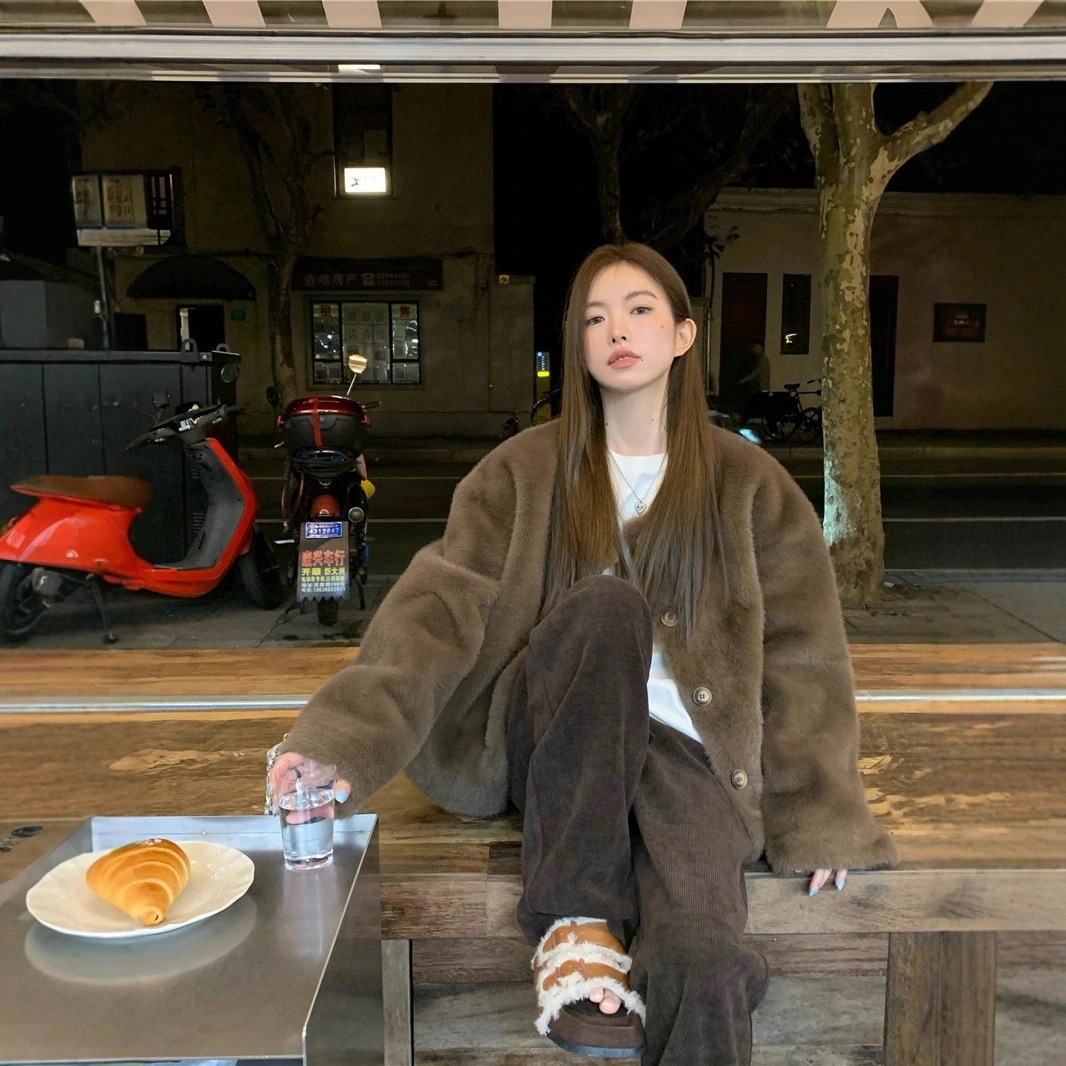 高品質新入庫【3日出荷】エコファーレディース冬 ファーレザー一体型 カフェオレ色ショートアウター フェイクファー